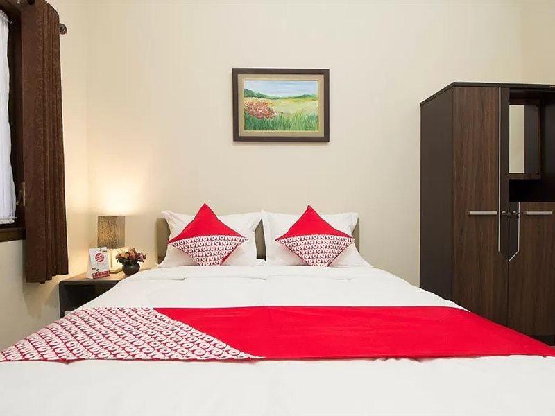 Oyo 572 Omah Gedongkuning Syariah Homestay Джокякарта Екстериор снимка