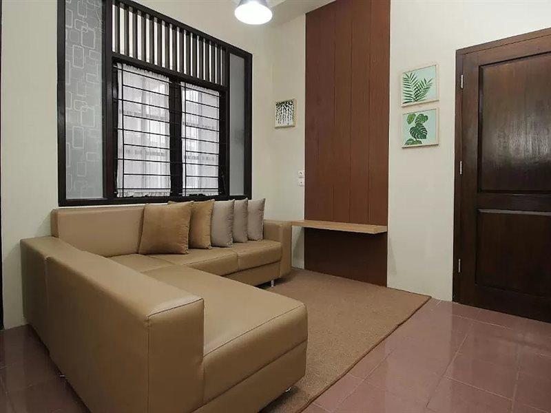 Oyo 572 Omah Gedongkuning Syariah Homestay Джокякарта Екстериор снимка