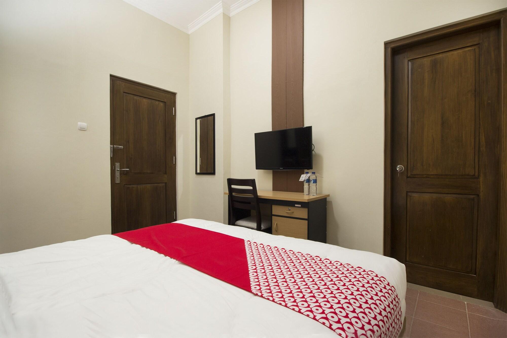 Oyo 572 Omah Gedongkuning Syariah Homestay Джокякарта Екстериор снимка