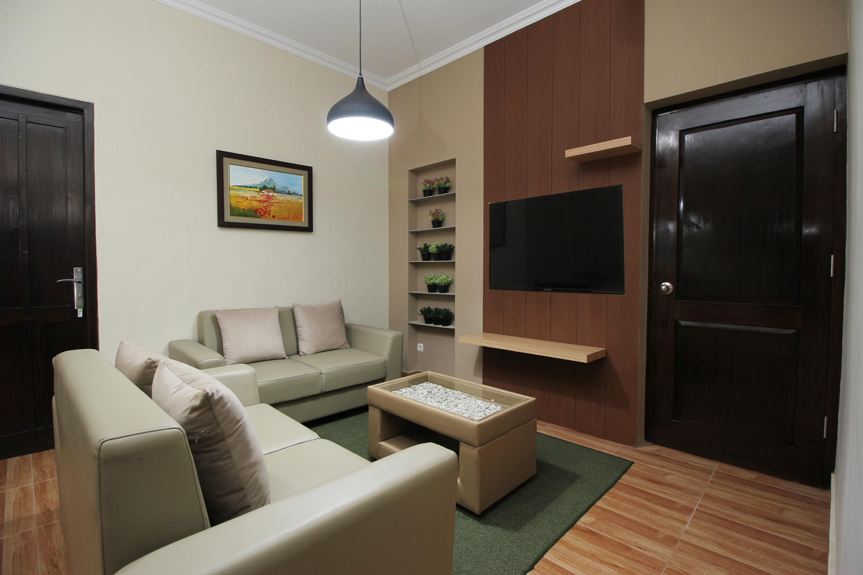 Oyo 572 Omah Gedongkuning Syariah Homestay Джокякарта Екстериор снимка